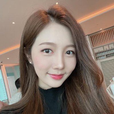 llena80525's profile picture. Work in finance 💼 | Big fan of sunsets 🌅 and new experiences.