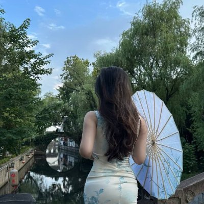 Just a woman with a lot of ideas and even more hustle. Loves learning, growing, and sharing the journey. Always up for a new challenge and believes in doing goo