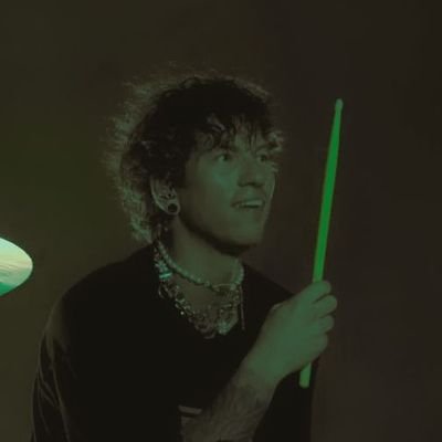 Fllightlless's profile picture. idk how to use this app💔

|-/