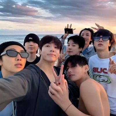 BlsSurtada2320's profile picture. 💜Love yourself💜
 ◣ ◢
█ █
█ █
◤ ◥
💜BTS💜

🌈kpop 🫰