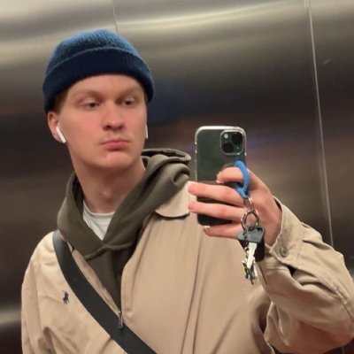 EditorEave's profile picture. Helping creators w/ Video Editing 
DMs are open RN