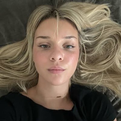 Mary8325657989's profile picture. 