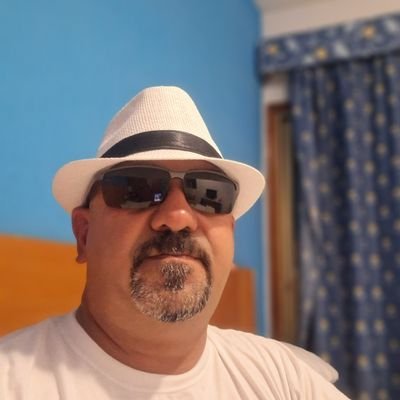 Doğa fotoğrafları paylaşan ve hayvanları seven bir şahıs