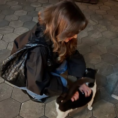 xllwce's profile picture. Fueled by songs, Pinterest, and the universe in my head 🪐.