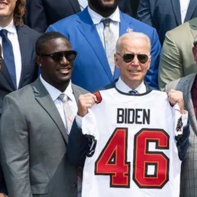 MitchRadz's profile picture. livin la vida loca