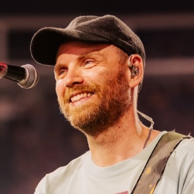 bucklnds's profile picture. just a girl willingly funding coldplay 🌙