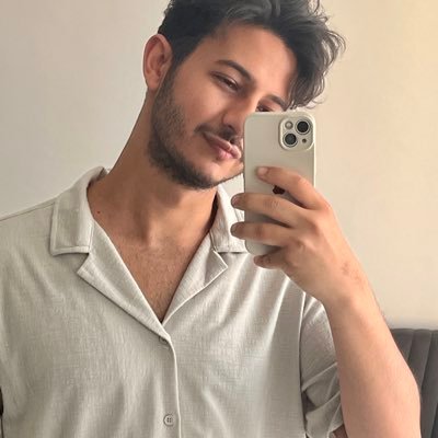 b_ucaro's profile picture. 