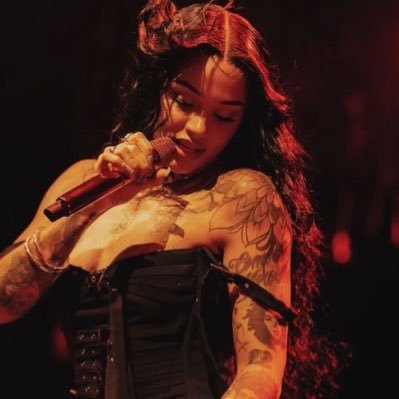 Best videos and lives of the R&B singer Kehlani and her beautiful voice.