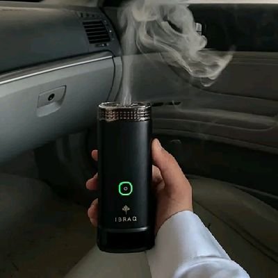 طالب في مرحلة الماجستير في تخصص العلوم السياسية .