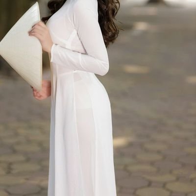 THÍCH NÓI CHUYỆN VỚI BÀ GIÀ THÌ ib
KHÔNG TRẢ LỜI KHI KHÔNG BIẾT MẶT