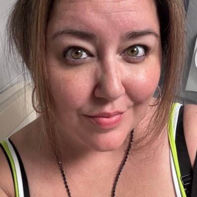 Simply Me 🩷💙💜 Mom 🤪 Wife 💞 Travel Agent 🚢✈️ Psychic Medium 🔮🪬 #Swiftie 🪩🫶🏼💖🐍🖤 #lfgm 💙🧡⚾️🍎
