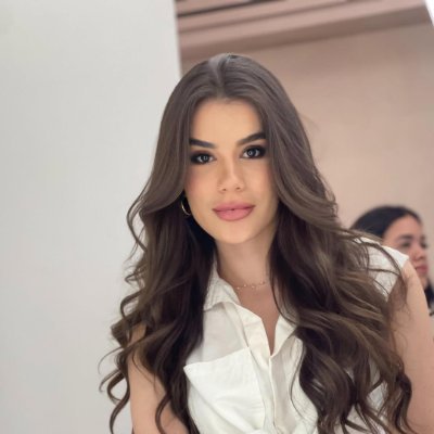I like outdoor sports and the beach⛱️, and I like traveling. I love life even more✈️ 🏕️