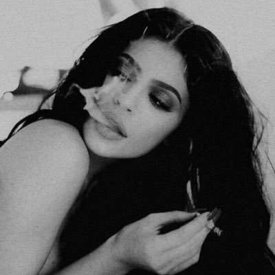 _inother_'s profile picture. •Fria e miserável. Mas gostosa• 💋
