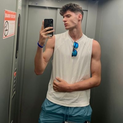 6’9 | size 14/48,5 🦶| https://t.co/t0TzdgV5LM