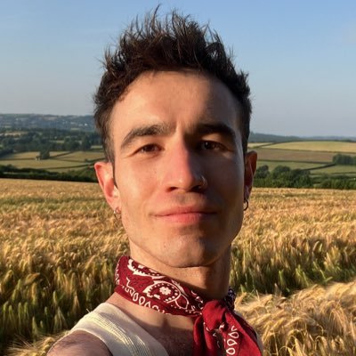 writer + performer // 100% rebel Time Lord // host of GALLIFREY CABARET // 🏳️🌈 // they/he // ⛔️ tories, TERFs, SWERFs, racists ⛔️ // 🇵🇸🇵🇸🇵🇸