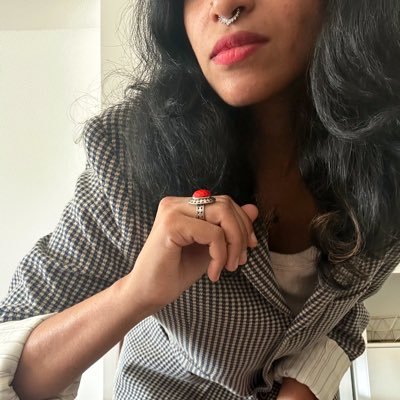 Literary nomad (she/her/ள்) 〰️ Author & Academic ⚫ New book #ForbiddenDesire @SimonSchusterIN ⚪ PhD @UniStrathclyde 🟣 Curatrix @SpaceSubjective