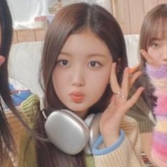 Cosmo id: JooAhWAV TripleS Bias:Joobin,SeoAh,Seoyeon & Chaeyeon