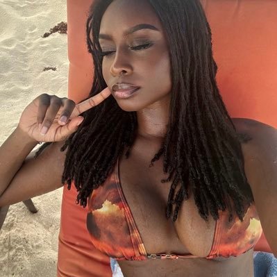 𝐈𝐆: 𝐤𝐚𝐢𝐥𝐢𝐬𝐚𝐫𝐞𝐞 | pretty face & exquisite music taste.