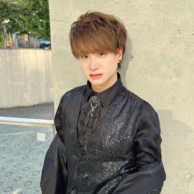 声優・役者・イマーシブアクター┊︎FOR:ACE🩵(@FOR_ACE_2023)┊︎兵庫県出身┊︎サッカー⚽Liverpool &サンフレッチェ🐻と #UVERworld とハリネズミ🦔とチョコ🍫が好き!! ┊︎たま~に弾き語り┊︎フットサルが得意┊︎Next➩9/6~15『#カク魔女2025』