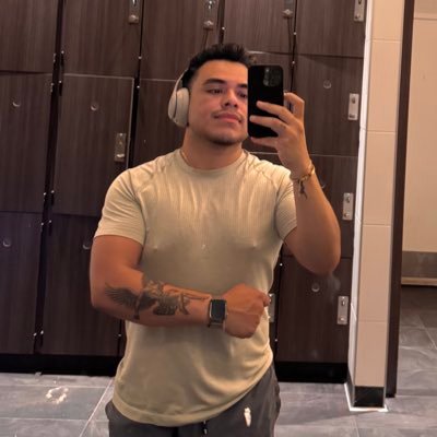 arrnieeako's profile picture. aries 🔪