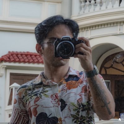 julianmarcogrrr's profile picture. if the world without ends, 우리는 우연히 여기에 있습니까?