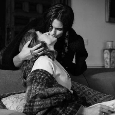 fmr lurker | multifandom madness manifested as musings & memes | lang: engl, esp, deu | ships: Xena & Gabrielle, Villaneve, mafin | all tweets are mostly jokes