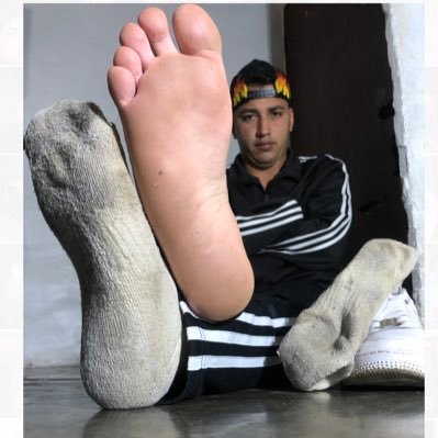 SIRCASHMANUEL0's profile picture. Young 24 years old dominant and big feet sends a direct message to get personalized videos/photos and other things 📬😈🤑