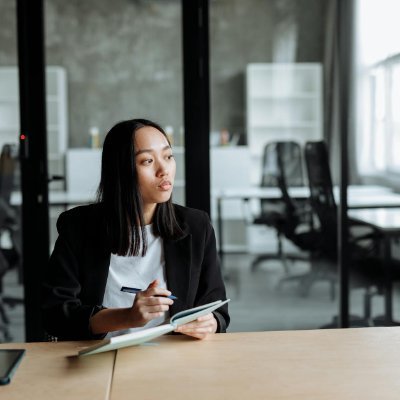 Tôi là X, một cô gái trẻ đam mê với cuộc sống và tình yêu. Để bản thân trở nên hạnh phúc và tự tin hơn mỗi ngày, tôi luôn tìm hiểu và chia sẻ những câu chuyện v