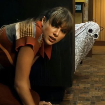 TSwift_Vibes's profile picture. I’ve been Taylor Swift fan for 13 years and will be forever 💕 Grow old together # Swifties #Since2006 #TaylorSwift 🌈🌈LOVER OUT NOW 💖💖