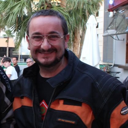 Libros, motos, pelis ... Puede parecer cínico, pero eso es lo realmente importante.
Haciendo el tonto por la radio, el gilipollas... Toda la vida.