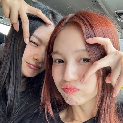 takoyakemi's profile picture. MilkLove,  EmiBonnie, ViewMim and among other girls loving each other 🌸✨