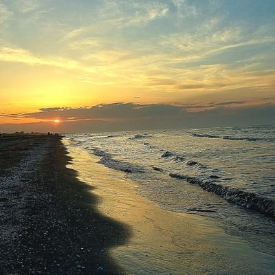 کوهها باهمند و تنهایند، همچو ما باهمانِ تنهایان ...
