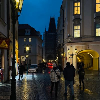 soutjeddah's profile picture. براغ،مِداد الحُسن في دفتر السفر،وضيّ الحكايات القديمة والبُشر 🇨🇿