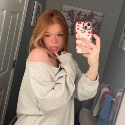 urfavemilyyx's profile picture. your fav 18yo college gurl💕