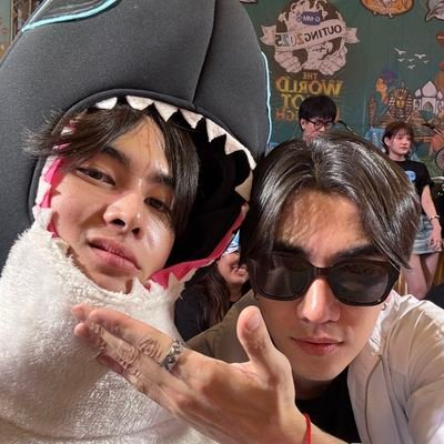 A multi-fandom but addicted MOSTLY on @perthppe @ppsanta 🖤🤍