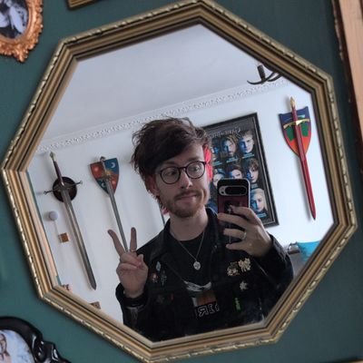 tøp, star wars and stormlight fan • little fukin nerd
••x•• power to the local dreamer. 🌱 ⊬ @chrisjparvin