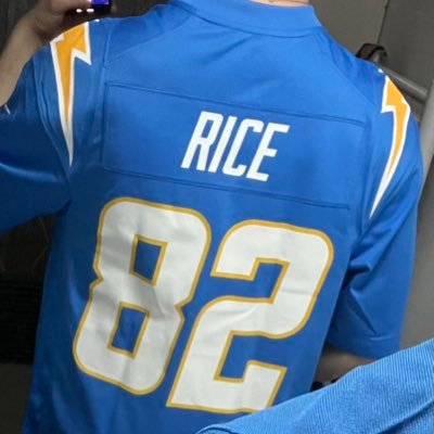 🇫🇷 fan of the #WeTheNorth since my10’s (2013) and #goducks & #boltup since my16’s (2018),the #LeafsForever and the #TOTHECORE & #REPTHEHALO since my20’s(2023)