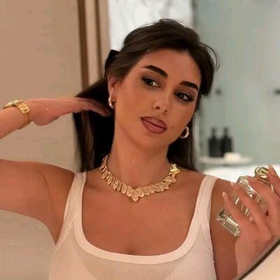 YasminSabry42's profile picture. 