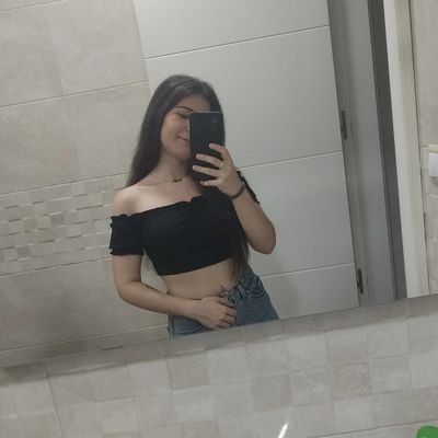 JenniferNaharro's profile picture. ☀️🌙