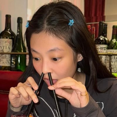 perfil oficial da ÚNICA namorada do junsu o resto eh fake galera