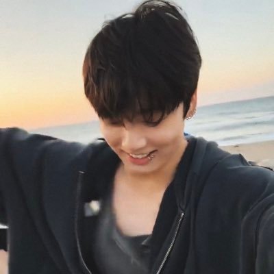 🐨🐹🐱🐿️🐥🐻🐰 • Just a girl healing with music, cats, anime, books and bts • OT7 since 2019 • Jungkook biased but soft for all 7 ✨💜
