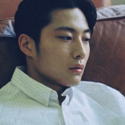 liejongwon's profile picture. October 7. What am I if not a collector of vanished gazes?