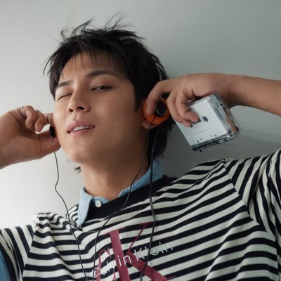 reader, writer, movie enjoyer 🦋 “you’re a dreamer, boy,” he said. “your mind is on the moon.” (paul auster) 💌 tantiny⋆. 𐙚 ̊ booktwt & filmtwt