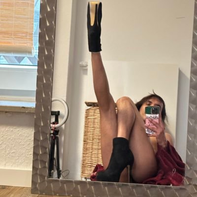 alexrabbit69_'s profile picture. Welcome to the world of fantasies. 🐰🖤✨ dancer, acrobat, model and content creator. 💖 Queer Venezuelan in Germany 📍🇻🇪🇩🇪 Alternativ Konto @alexrabbit69