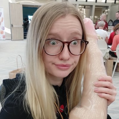 Привет, я Ксюша! Пишу про секс, воспитываю четырех кошек ♥️ Промокод CONTENT со скидкой 15% в