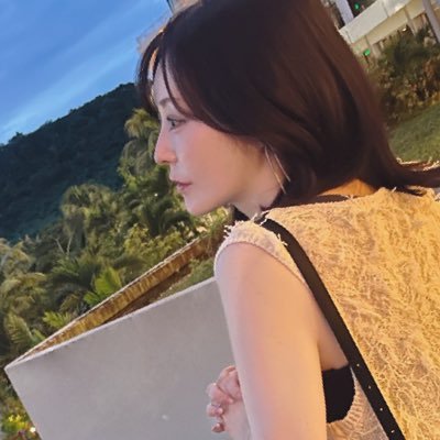 age45/社会人の母 / フルリンガル矯正中 / アンチエイジングがメイン/韓国美容好き/🇰🇷眉下切開の執刀医→ https://t.co/f62QuGh55o🇰🇷脂肪移植レポ→ https://t.co/uZc5gfljbi