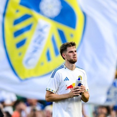 Leeds United, fitness and board sports. Currently training to drag my old legs back into football. #LUFC
