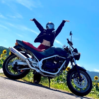 三つ編みロングのボッチがいたらそれ。 22.09.03 #CBR250RR 納車👏24.01.11 #CBR400RR 増車✌️ 24.07.14 #VT250Z 増車🤘 基本近畿。モットーは『飛ばさない倒さない転かさない』ただの日常垢に成り下がりつつある。