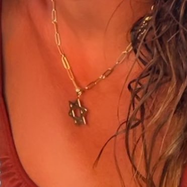 9th Gen Jerusalem born Sabra fighting antisemitism everywhere . My pronouns are She/Her/Jewish/Zionist and Proud. Ye #BringThemHome 🎗️Back up for @michalsabra