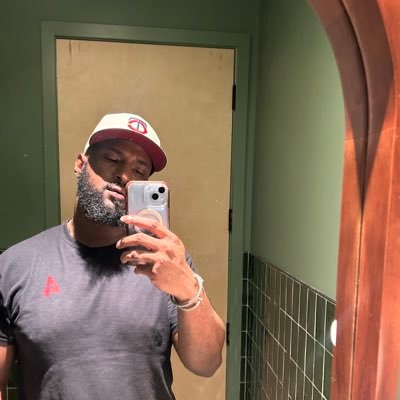 Created in Heaven ⛅️ Birthed On Earth 🌎Raised In Maryland 🦀 Residing In New York🗽 ✊🏽✊🏾✊🏿 IG @ Iamtheealejandro